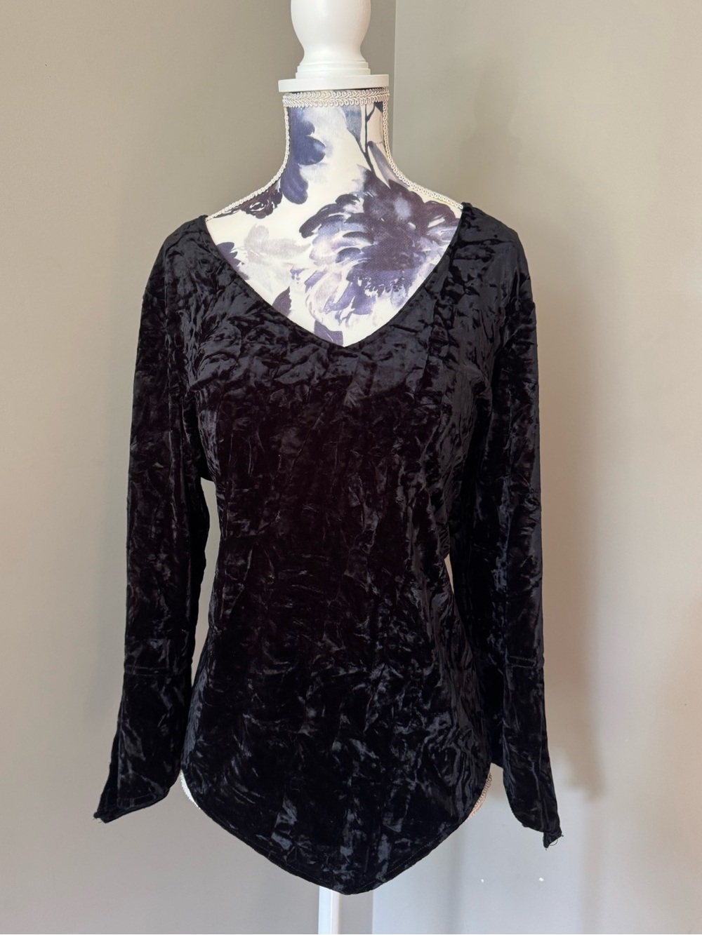 Vintage Scorpio Black Velvet V-Neck Blouse with Cut Out Flare Sleeves - Picture 2 of 6